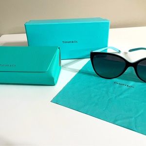 Tiffany & co sunglasses, includes case, microfiber cloth and box